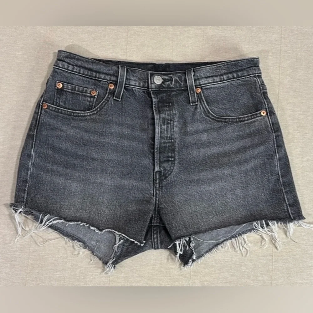 Levi’s 501 Black Denim Cutoff Shorts Button Fly Frayed Hem W29